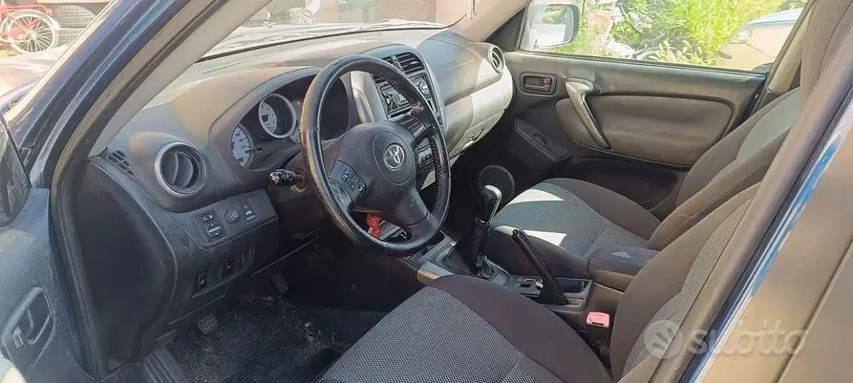 Usata Toyota RAV4 116 CV (85 kW) 2004 Blu SUV