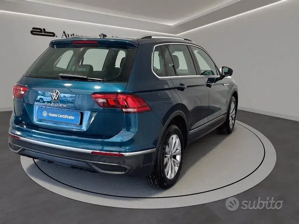 Usata VW Tiguan Elegance 150 CV (110 kW) 2023 Nightshade metalizzato blu SUV