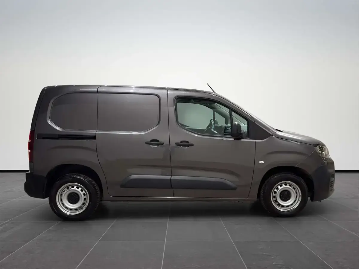 Usata Fiat Doblò 102 CV (75 kW) 2023 Grigio Monovolume