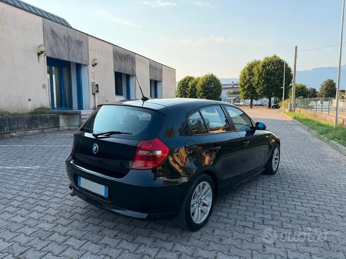 Usata BMW 118 Efficient Dynamics 143 CV (105 kW) 2007 Nero Utilitaria