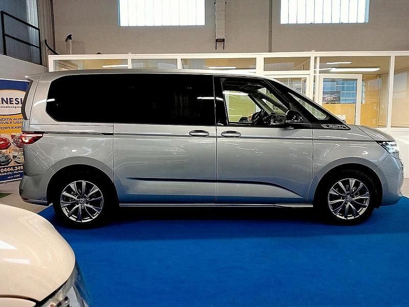 Usata VW Multivan 149 CV (109 kW) 2024 Grigio Furgone