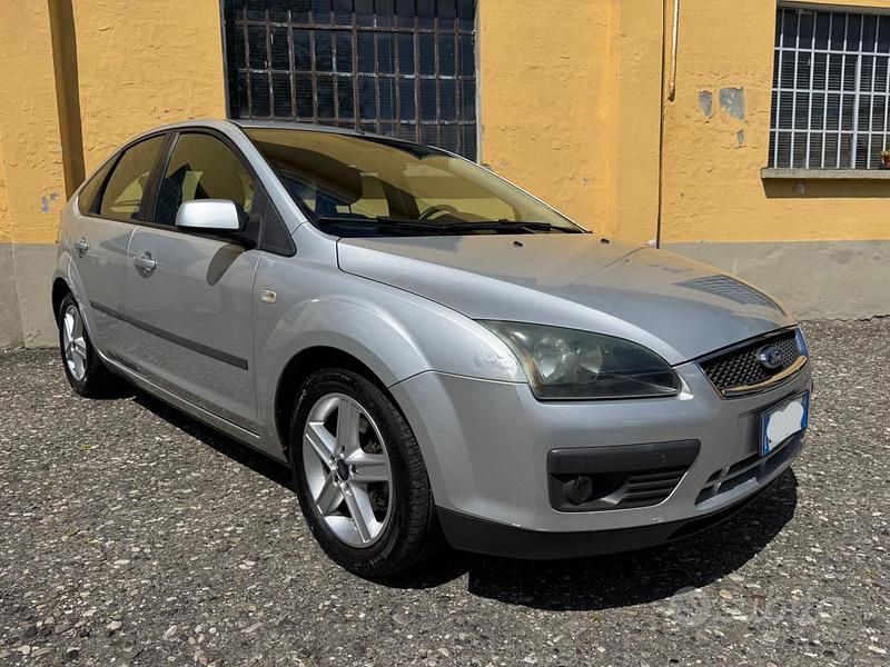 Usata Ford Focus 90 CV (66 kW) 2006 Grigio Berlina