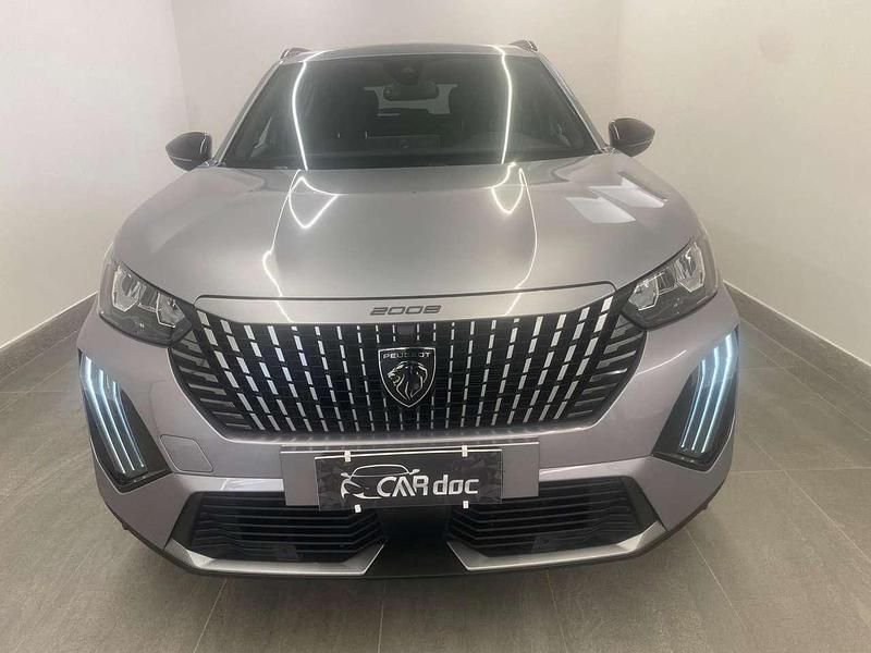 Usata Peugeot 2008 Allure 131 CV (96 kW) 2023 Grigio platium SUV