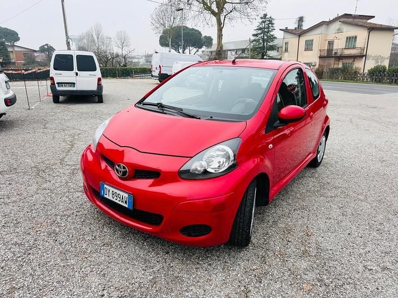 Usata Toyota Aygo 68 CV (50 kW) 2009 Rosso Utilitaria