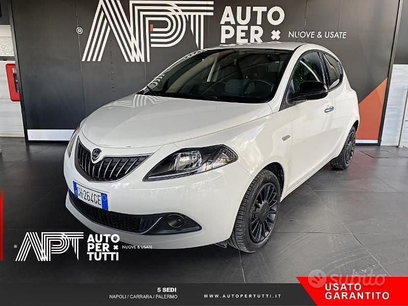 Usata Lancia Ypsilon Silver 70 CV (51 kW) 2022 Bianco Utilitaria