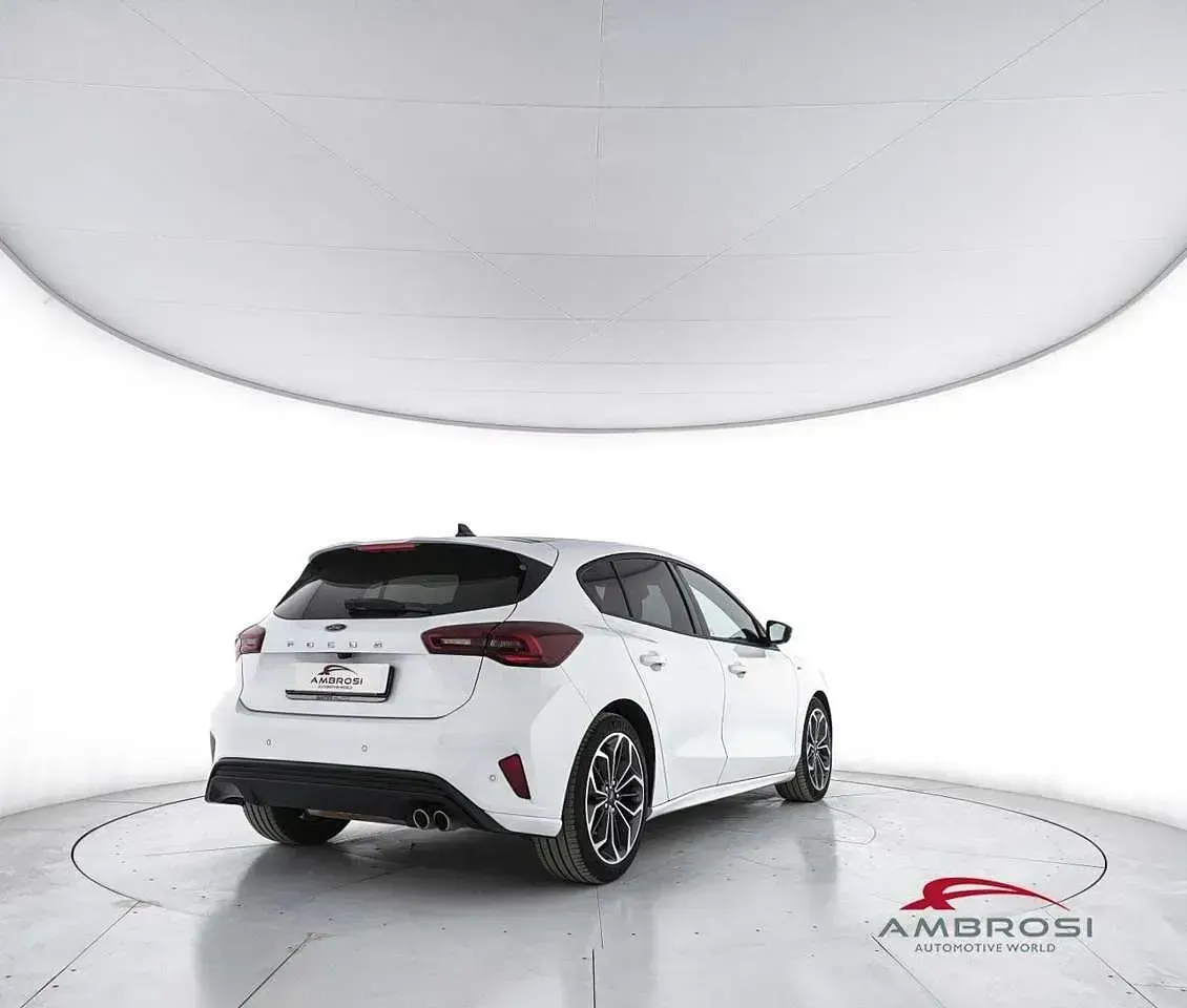 Usata Ford Focus ST-Line X 116 CV (85 kW) 2024 Bianco Berlina