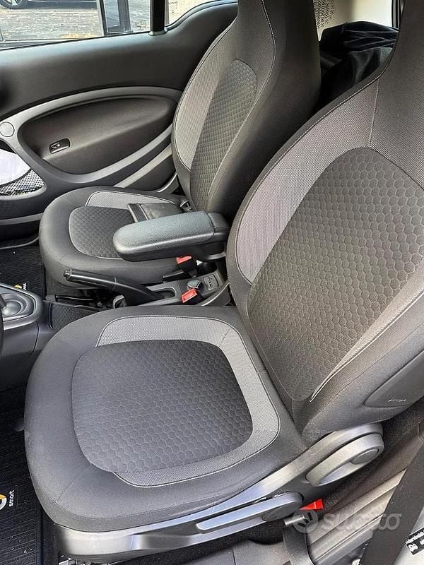 Usata Smart ForTwo Electric Drive 60 kW (82 CV) 2023 Grigio Coupé