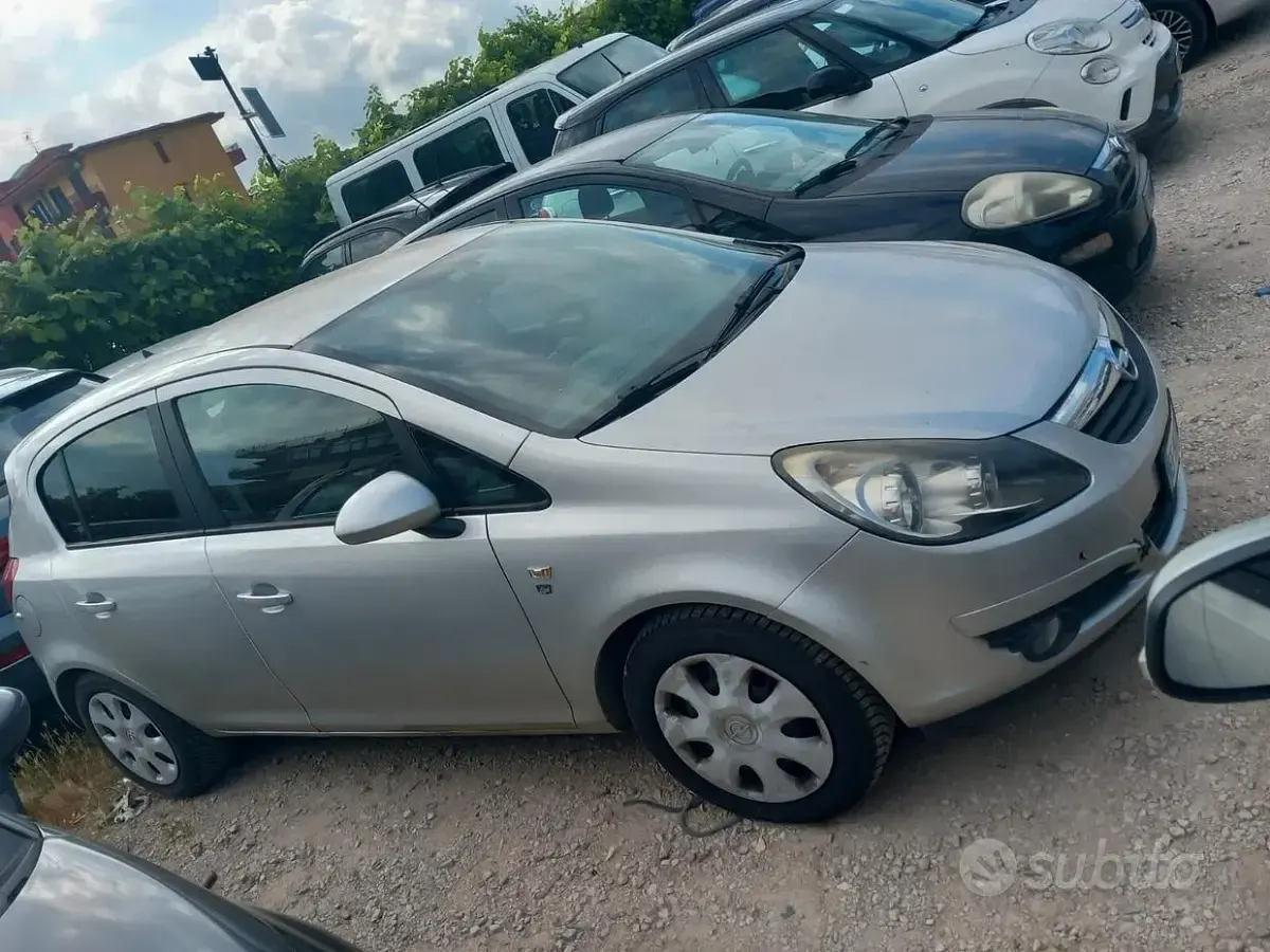 Usata Opel Corsa Cosmo 75 CV (55 kW) 2010 Grigio Utilitaria