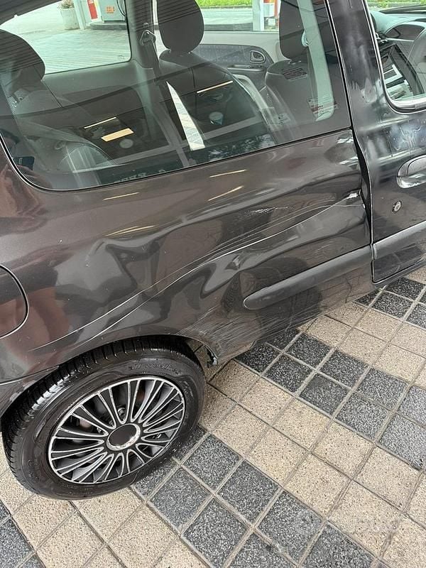 Usata Renault Clio II 58 CV (42 kW) 2003 Nero Berlina