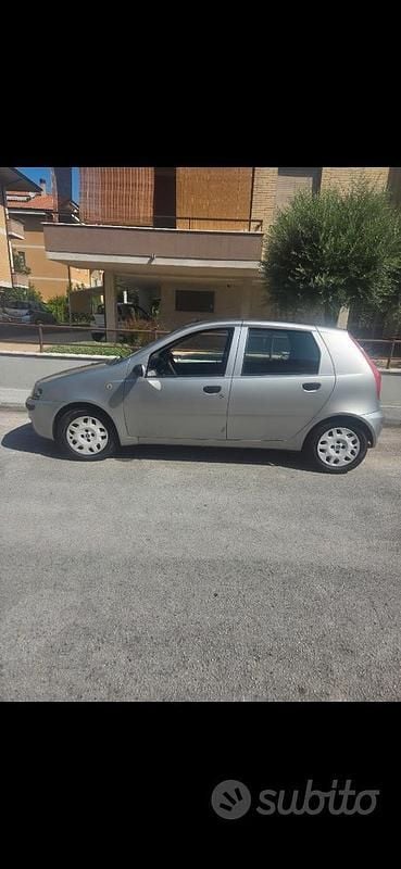 Usata Fiat Punto 60 CV (44 kW) 2001 Grigio Utilitaria