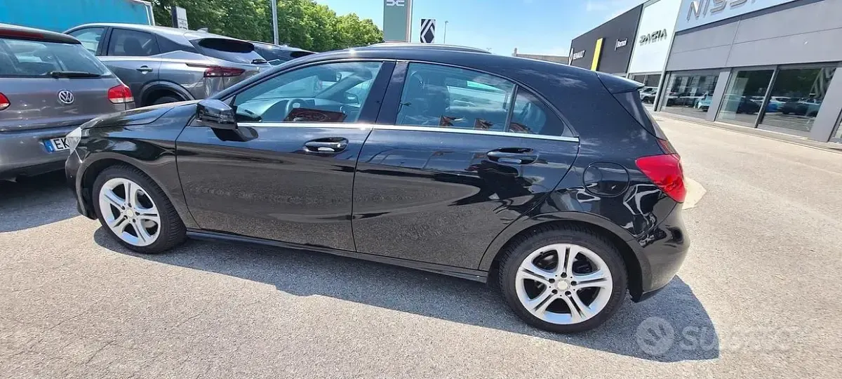 Usata Mercedes A180 109 CV (80 kW) 2015 Nero Utilitaria