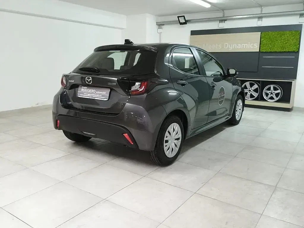 Nuova Mazda 2 116 CV (85 kW) 2026 Lead grey Utilitaria