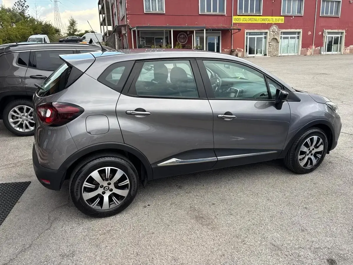 Usata Renault Captur Life 90 CV (66 kW) 2018 Grigio SUV