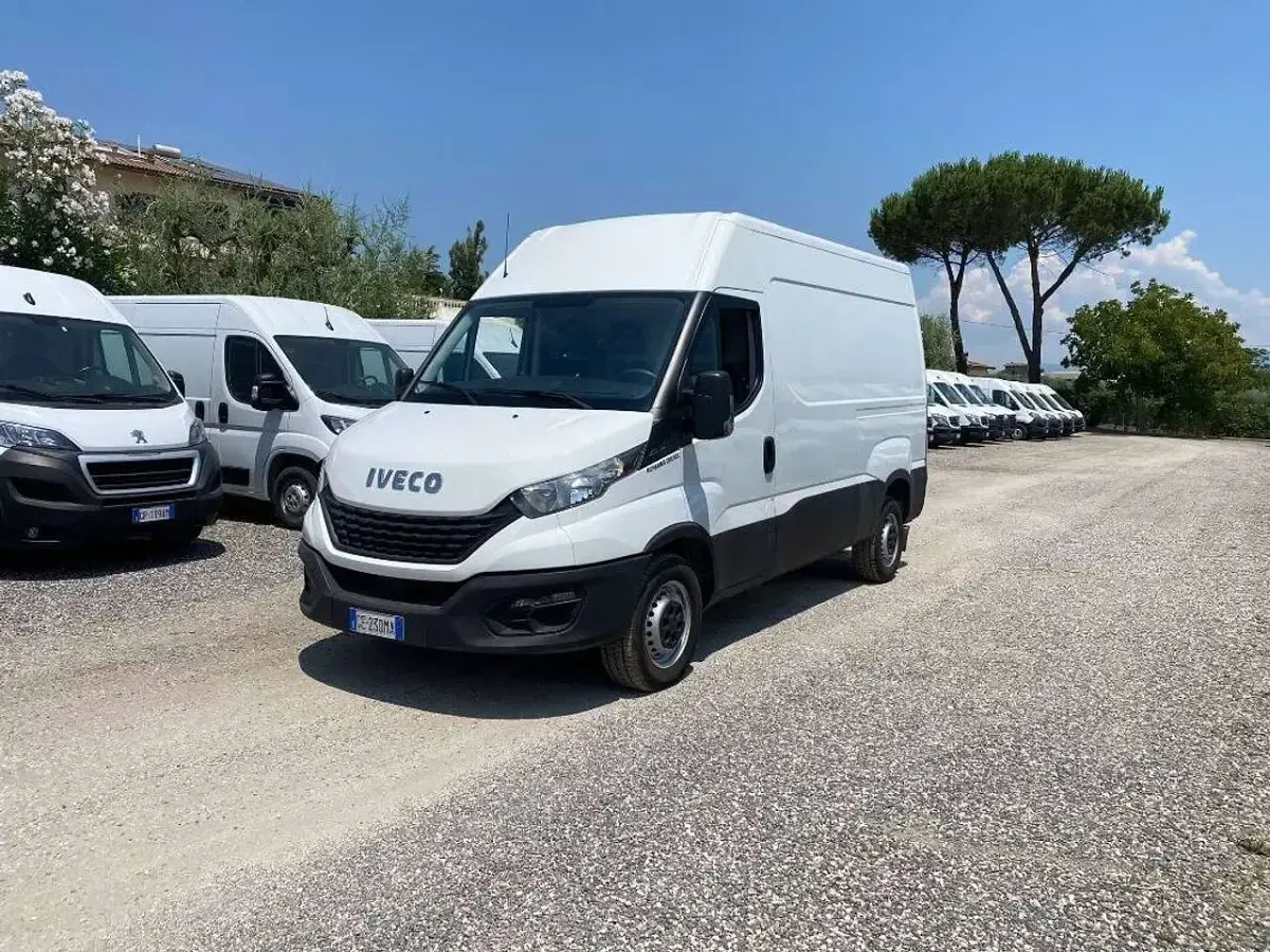 Usata Iveco Daily 116 CV (85 kW) 2021 Bianco Monovolume