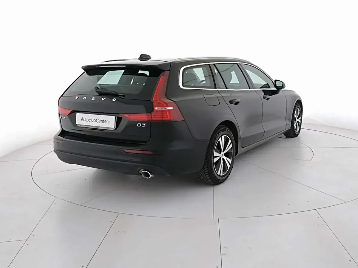 Usata Volvo V60 Business Edition 150 CV (110 kW) 2020 Nero Station wagon