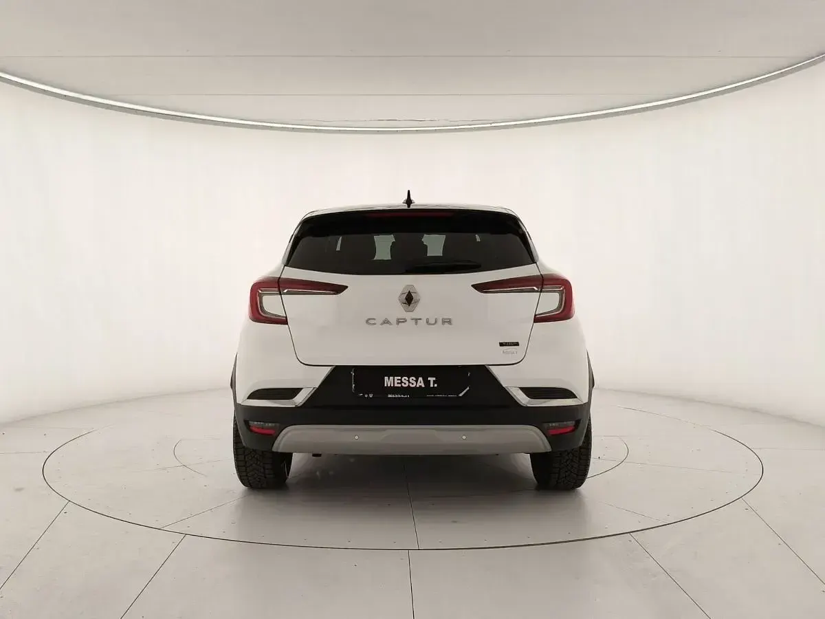 Second-hand Renault Captur Techno 145 CP (106 kW) 2025 Alb SUV