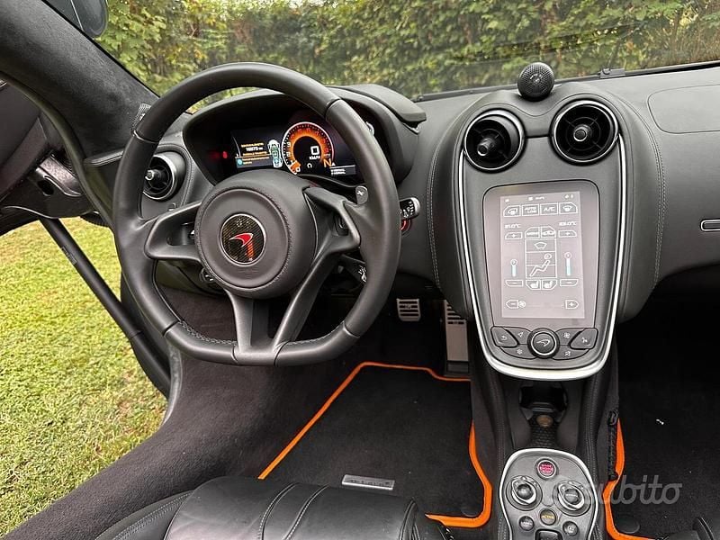 Usata McLaren 570S 570 CV (419 kW) 2019 Cabrio