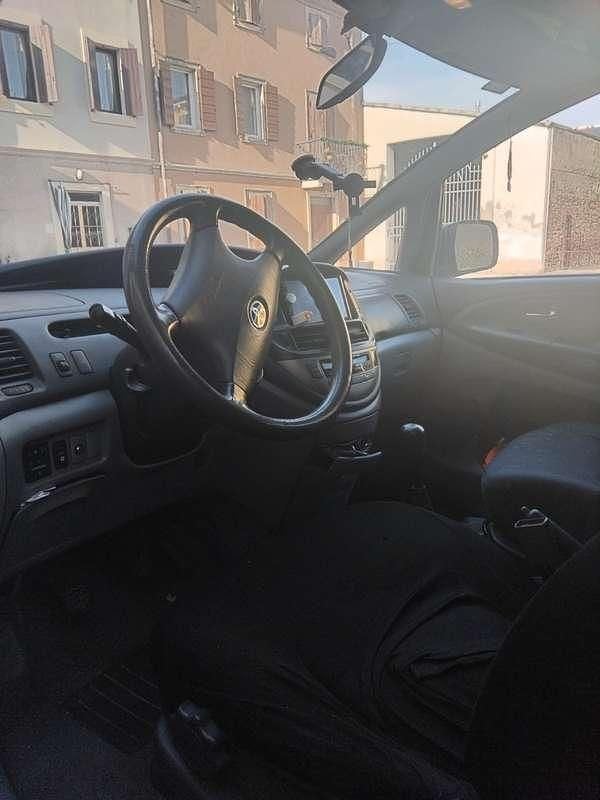 Usata Toyota Previa 116 CV (85 kW) 2007 Monovolume