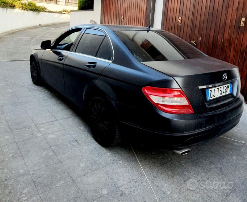 Nero Usata 2007 Mercedes C220 Elegance Tre volumi | 6000 € (Buon prezzo) - Immagine 1/4
