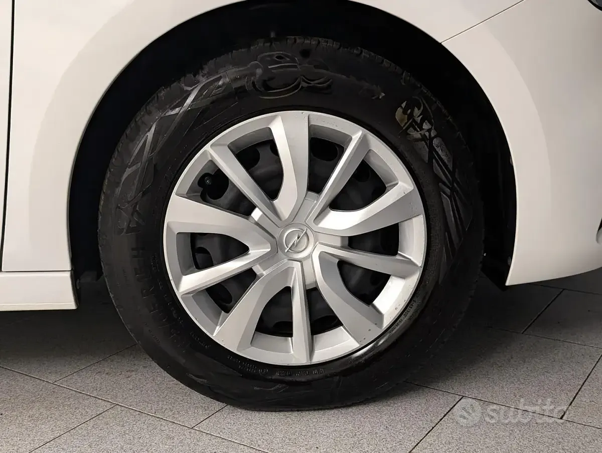 Usado Opel Corsa Edition 75 HP (55 kW) 2022 Branco Sedan