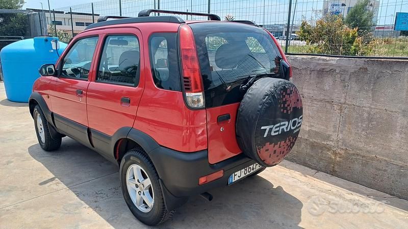 Usata Daihatsu Terios 86 CV (63 kW) 2005 Rosso SUV