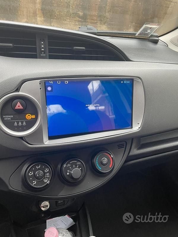 Usata Toyota Yaris 69 CV (50 kW) 2015 Bianco Utilitaria