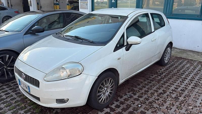 Usata Fiat Grande Punto S 74 CV (54 kW) 2011 Bianco Utilitaria