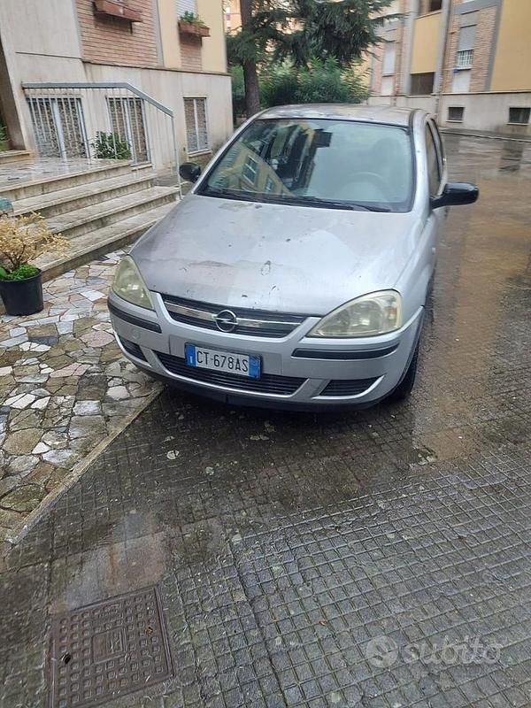 Usata Opel Corsa 69 CV (50 kW) 2004 Grigio Utilitaria