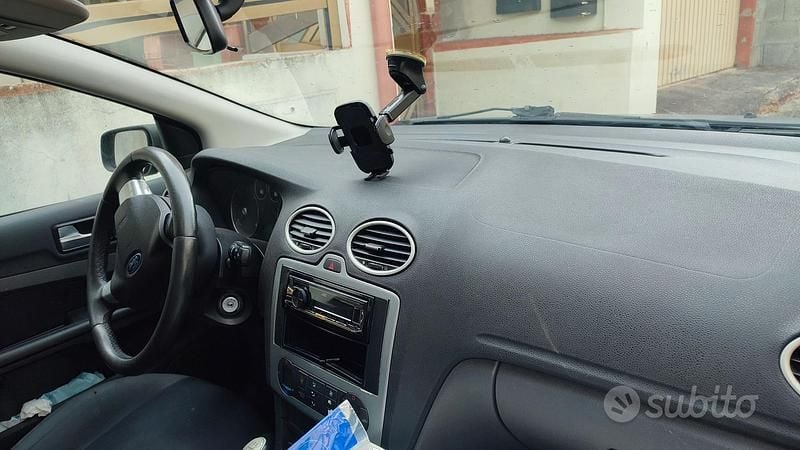 Begagnad Ford Focus 109 HK (80 kW) 2005 Svart Sportkupé