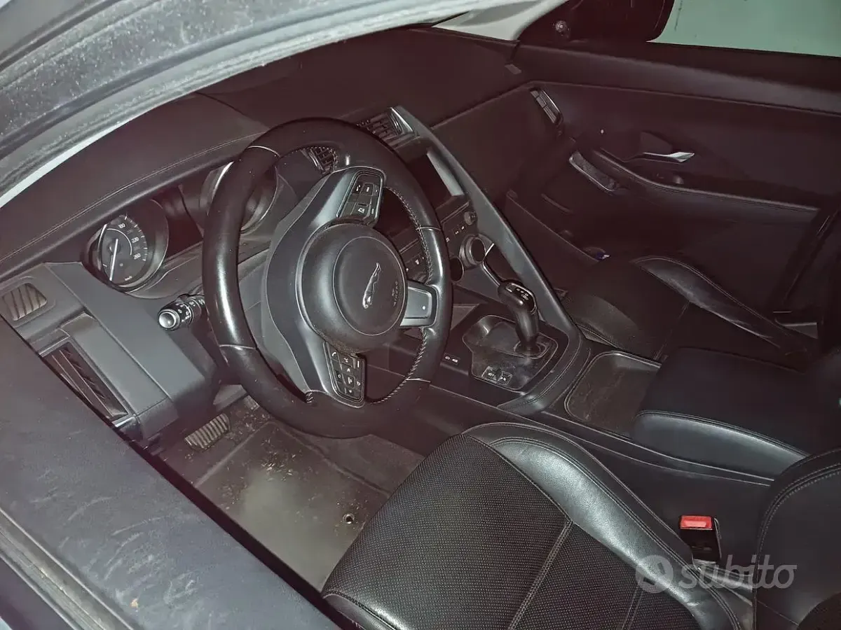 Usata Jaguar E-Pace 179 CV (131 kW) 2018 Grigio SUV