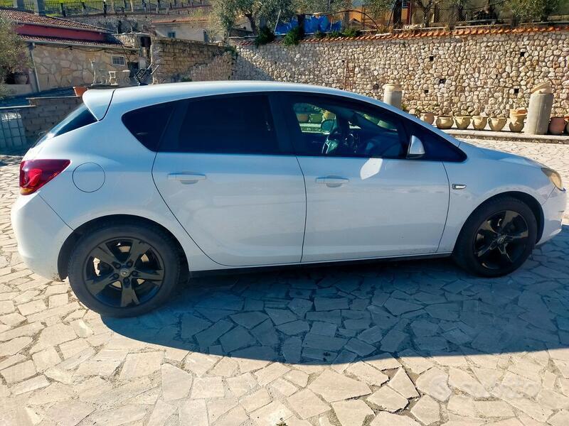 Usato 2010 Opel Astra Diesel (3.000 €)