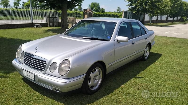 Usata Mercedes 250 113 CV (83 kW) 1998 Grigio Berlina