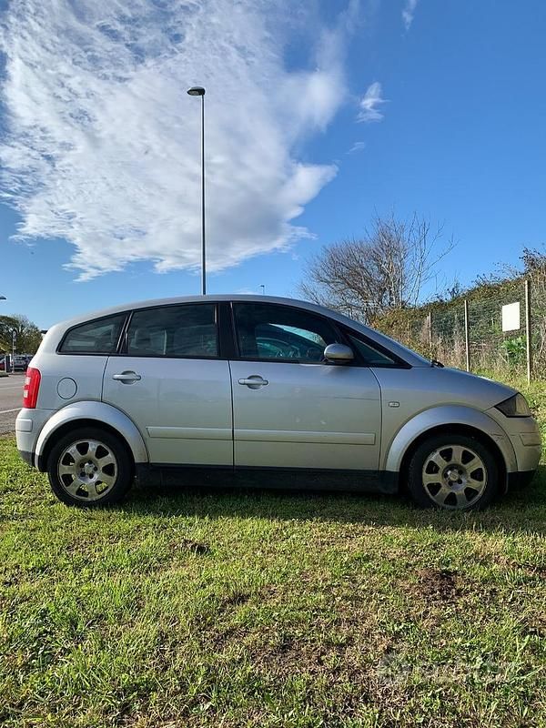 Usata Audi A2 75 CV (55 kW) 2002 Grigio Utilitaria