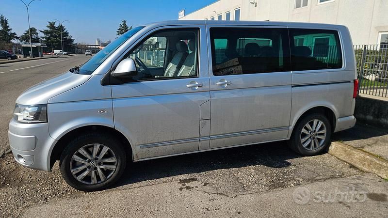 Begagnad VW Multivan Highline 180 HK (132 kW) 2014 Grå Minibuss