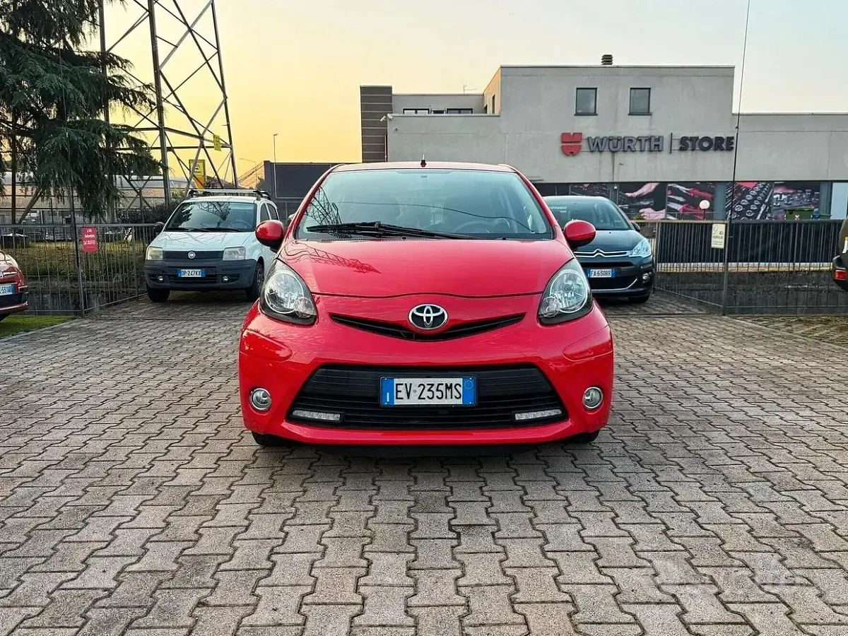 Usata Toyota Aygo 68 CV (50 kW) 2014 Rosso Utilitaria
