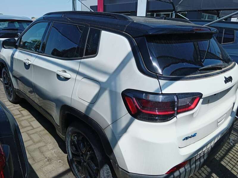 Usata Jeep Compass 239 CV (175 kW) 2023 Bianco tetto nero SUV
