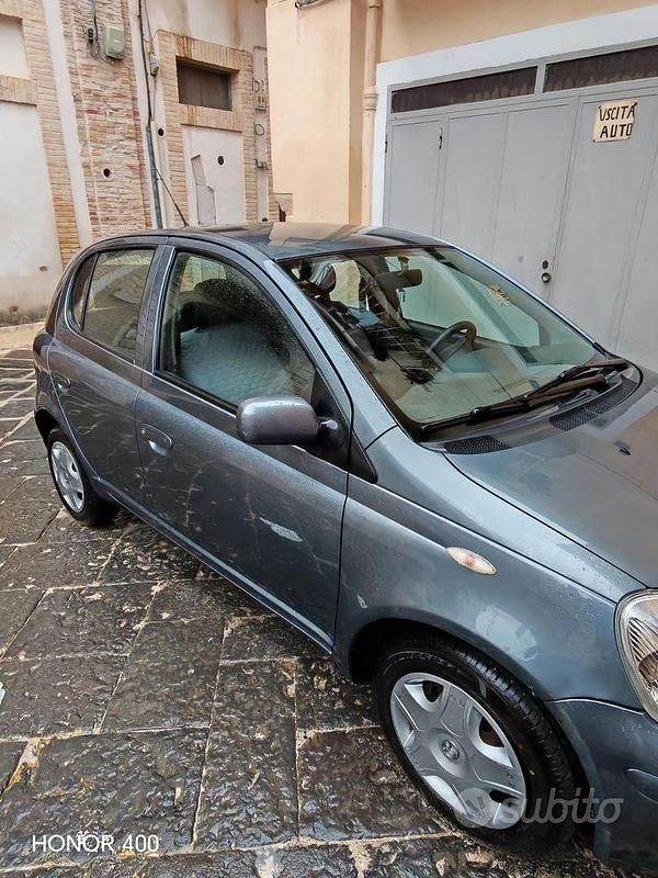 Usata Toyota Yaris 2005 Grigio Berlina