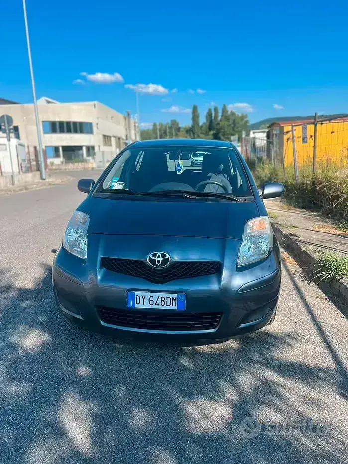 Usata Toyota Yaris 100 CV (73 kW) 2009 Bluazzurro Utilitaria
