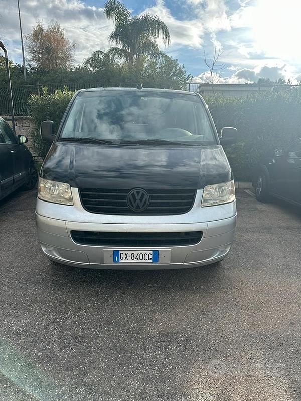 Usata VW Caravelle 102 CV (75 kW) 2007 Nero Furgone