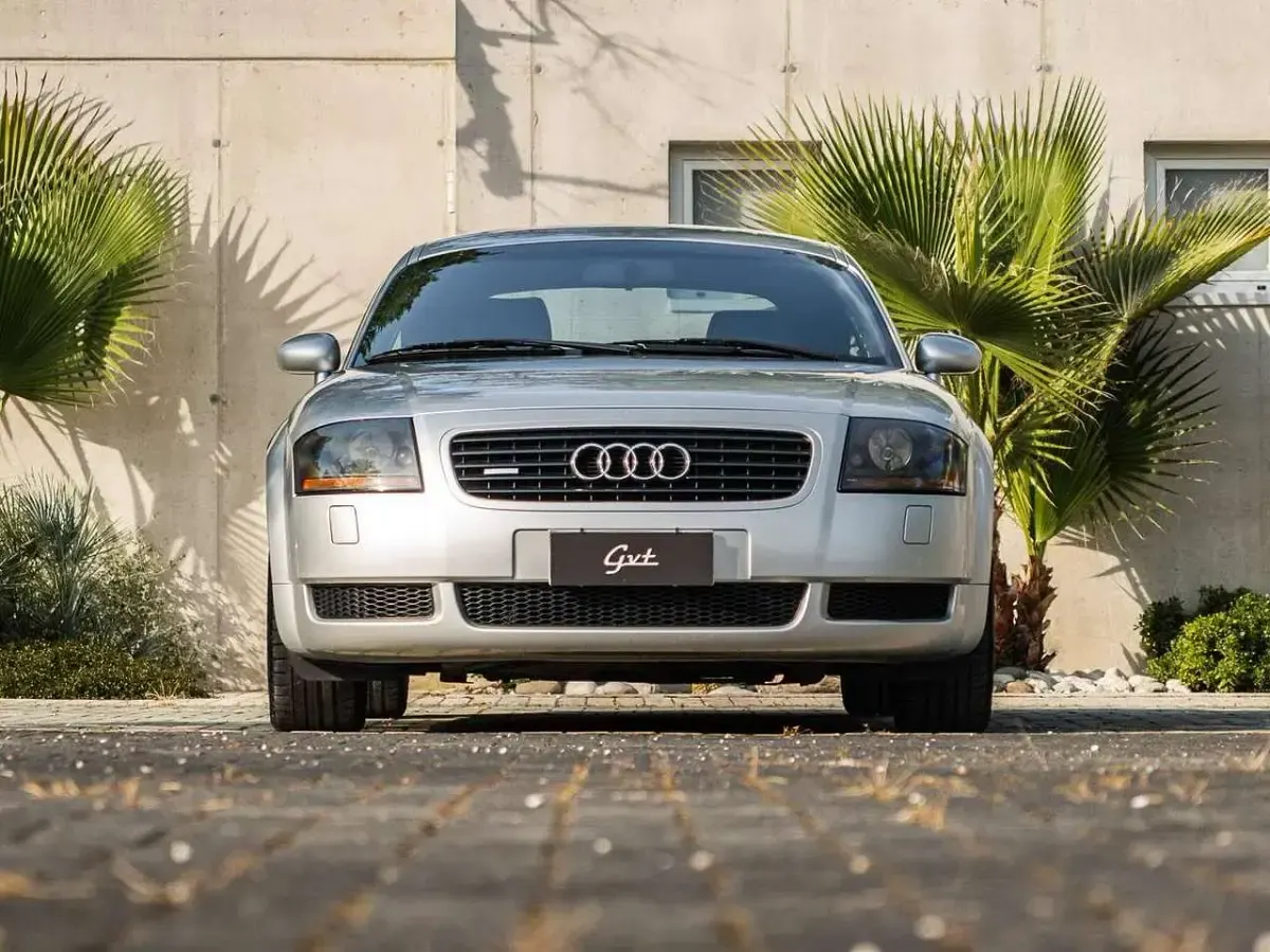 Begagnad Audi TT 224 HK (164 kW) 1999 Silver Sportkupé