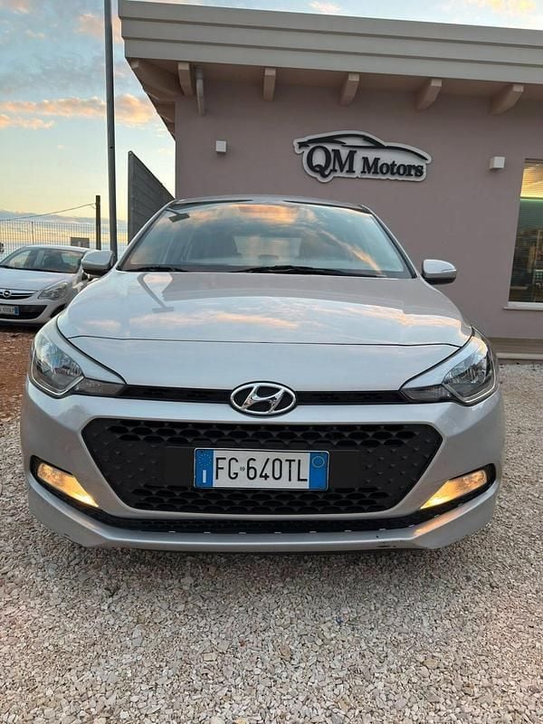 Usata Hyundai i20 GO! 74 CV (54 kW) 2016 Grigio Berlina
