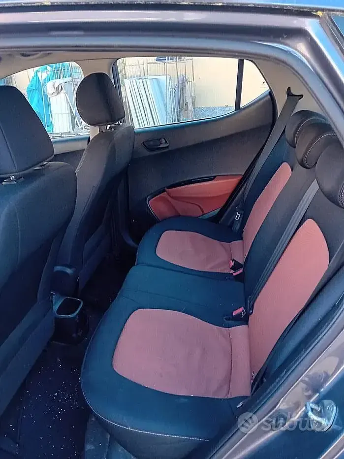 Usata Hyundai i10 67 CV (49 kW) 2015 Grigio Utilitaria