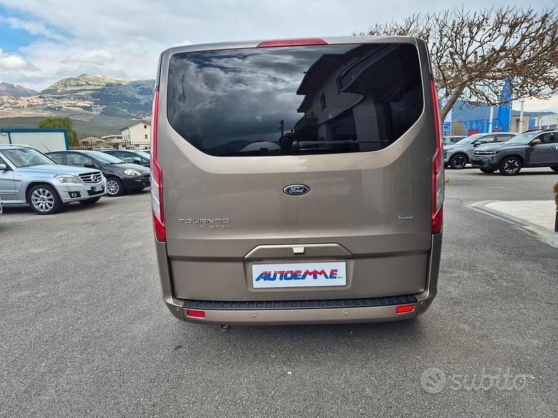 Usata Ford Tourneo Titanium 170 CV (125 kW) 2018 Grigio Monovolume