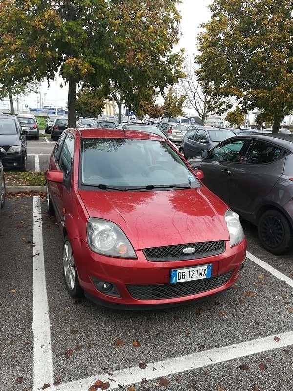 Usata Ford Fiesta Ghia 75 CV (55 kW) 2005 Utilitaria