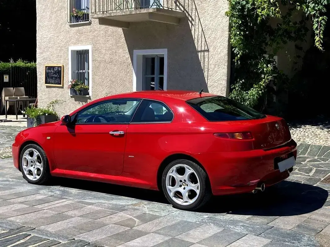 Usata Alfa Romeo GT 239 CV (175 kW) 2004 Rosso Coupé