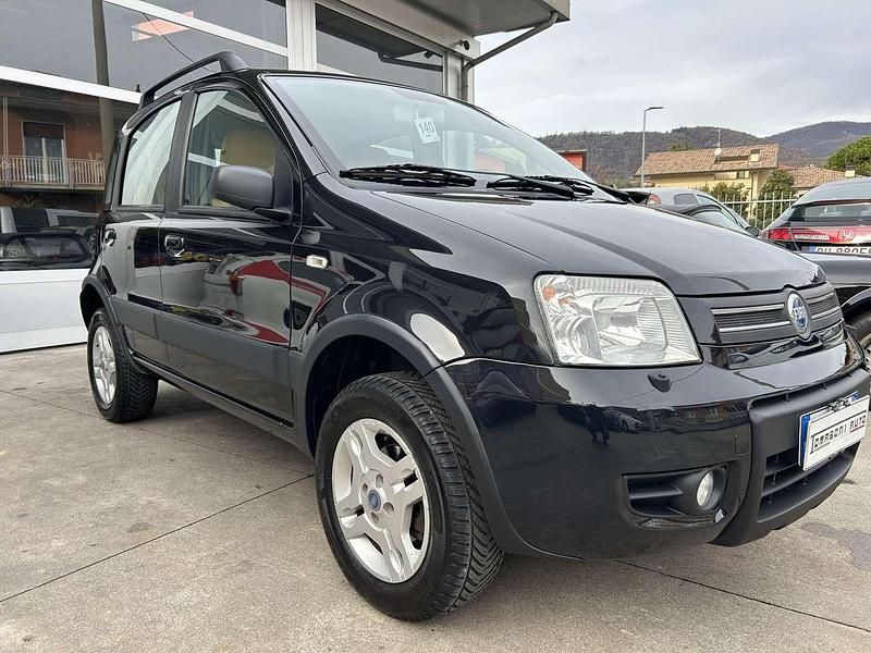 Usata Fiat Panda 4x4 Climbing 60 CV (44 kW) 2005 Nero Utilitaria