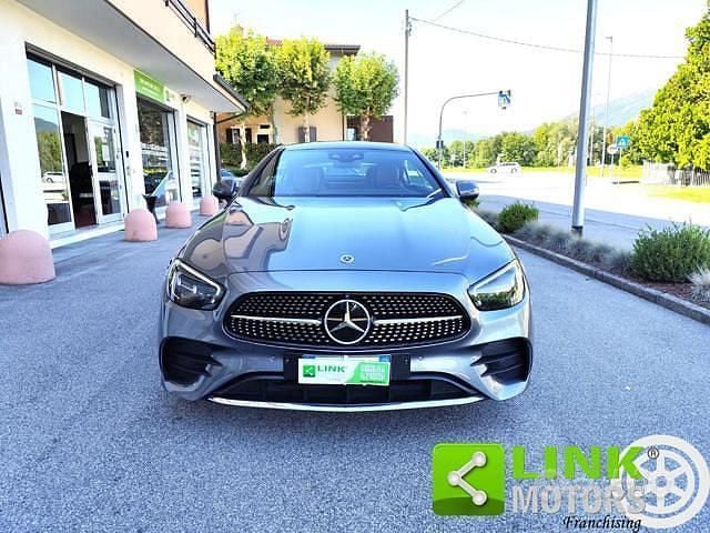 Usata Mercedes E300 Premium Plus 265 CV (194 kW) 2022 Grigio scuro Coupé