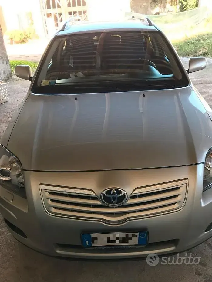 Usata Toyota Avensis 126 CV (92 kW) 2009 Grigio Station wagon