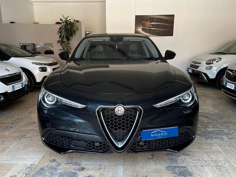 Nero Usata 2018 Alfa Romeo Stelvio Business SUV | 19.800 € (Ottimo prezzo) - Immagine 1/4