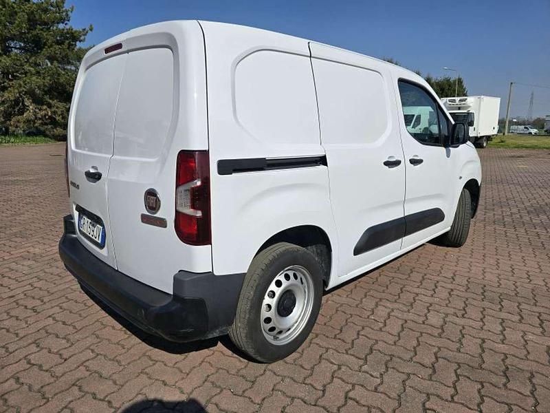 Usata Fiat Doblò 131 CV (96 kW) 2023 Bianco Monovolume